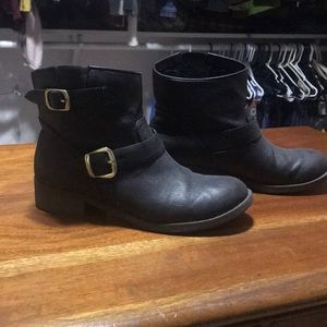 Report black booties